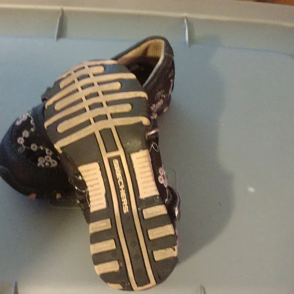 Skechers Floral Embroidered Kids Shoes - Picture 3 of 3